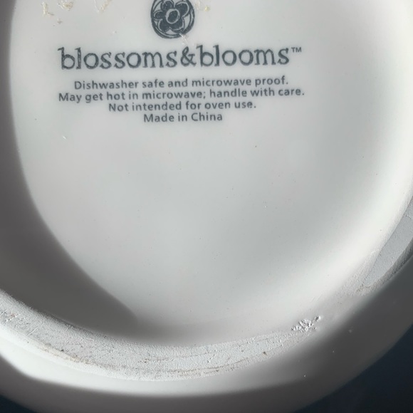 Blossoms & Blooms Bunny Server - Picture 4 of 4